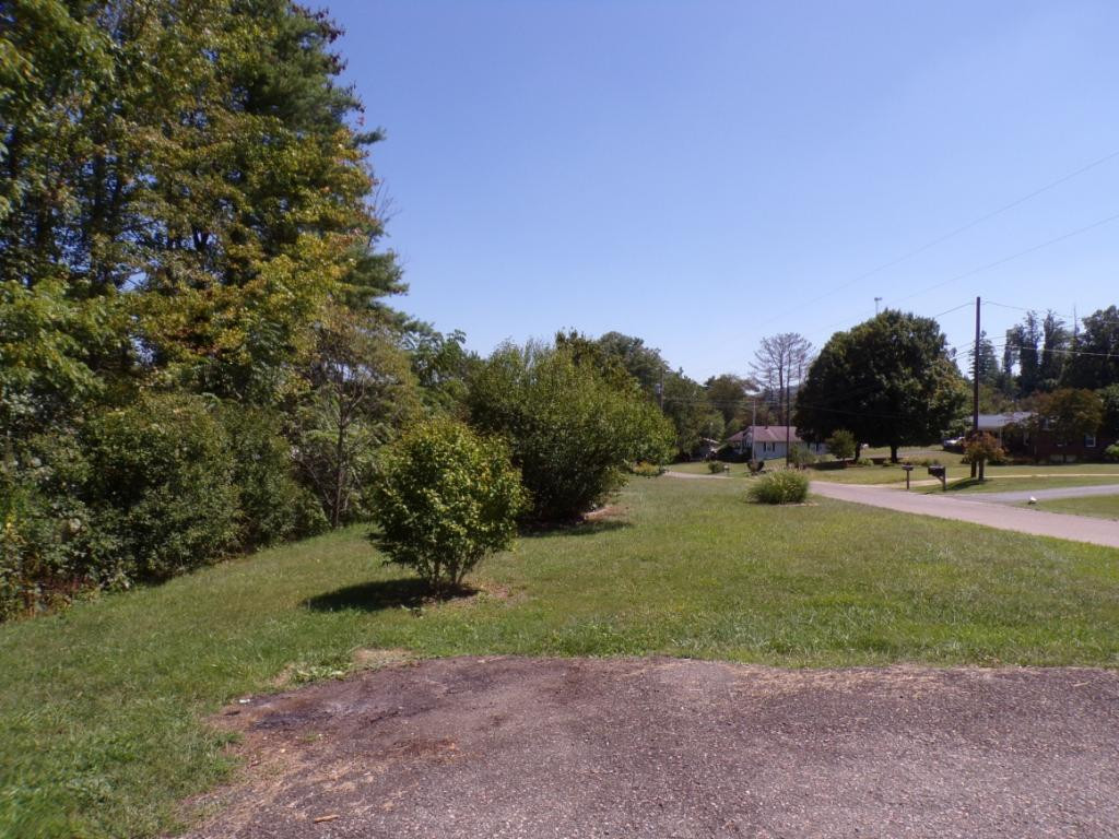 360 Corner Road Mountain City, TN 37683 - Photo 5 of 24 Photo 5