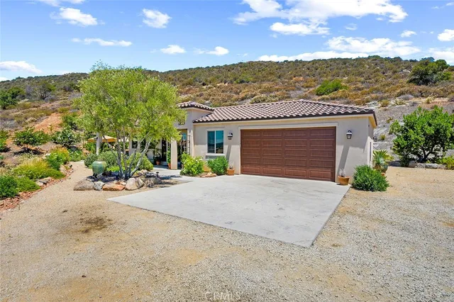 $1,898,000 | 38193 Vía Huerta, Murrieta, CA 92562