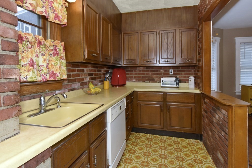 53 Highland Road Somerville, MA 02144 - Photo 16 of 32 Gallery Image 16