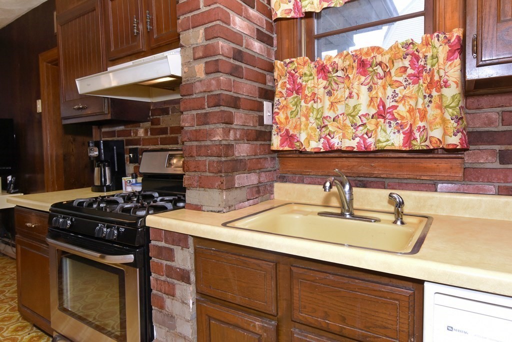 53 Highland Road Somerville, MA 02144 - Photo 17 of 32 Gallery Image 17