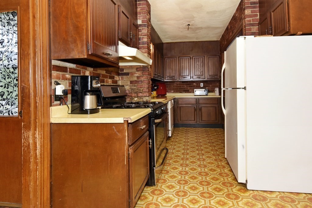 53 Highland Road Somerville, MA 02144 - Photo 18 of 32 Gallery Image 18