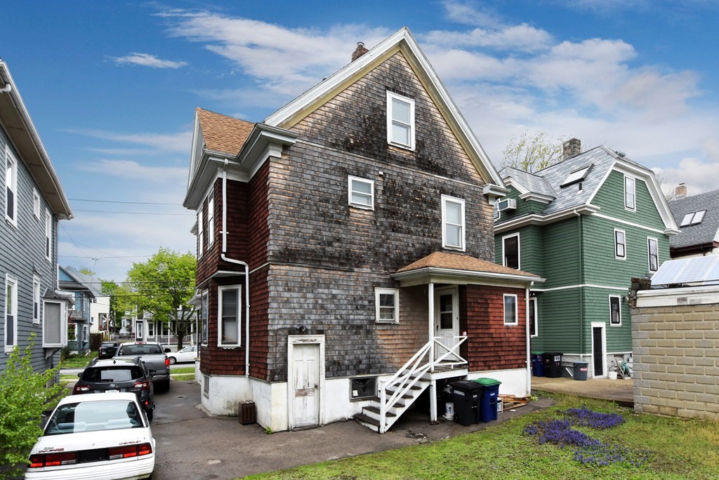 53 Highland Road Somerville, MA 02144 - Photo 3 of 32 Gallery Image 3