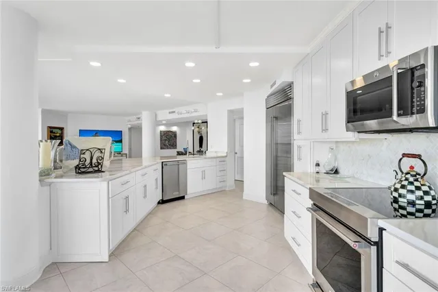 $23,000 | 4041 Gulf Shore Boulevard North, Unit 907, Naples, FL 34103