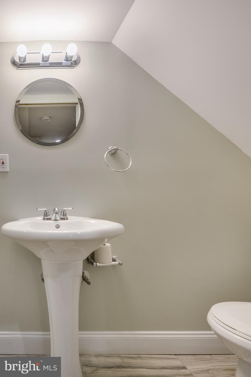 3907 Rokeby Road Baltimore, MD 21229 - Photo 8 of 30 Bath