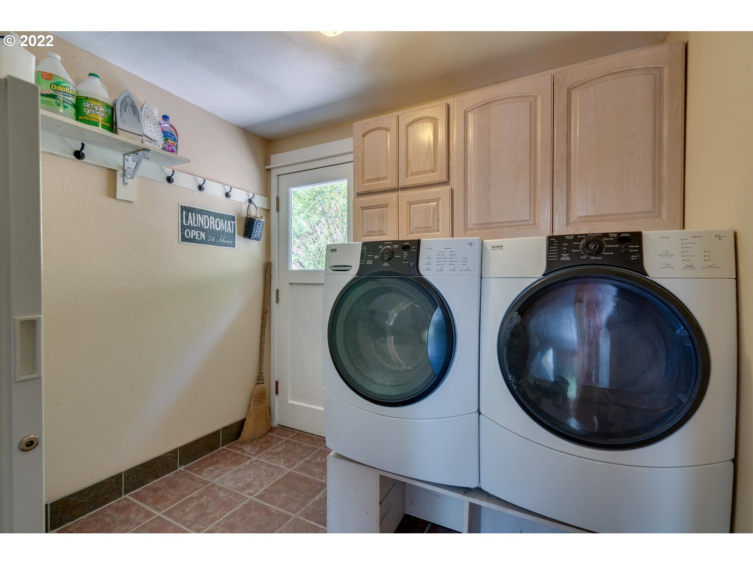12751 Dupee Valley Road Sheridan, OR 97378 - Photo 14 of 32 a utility room with dryer and washer