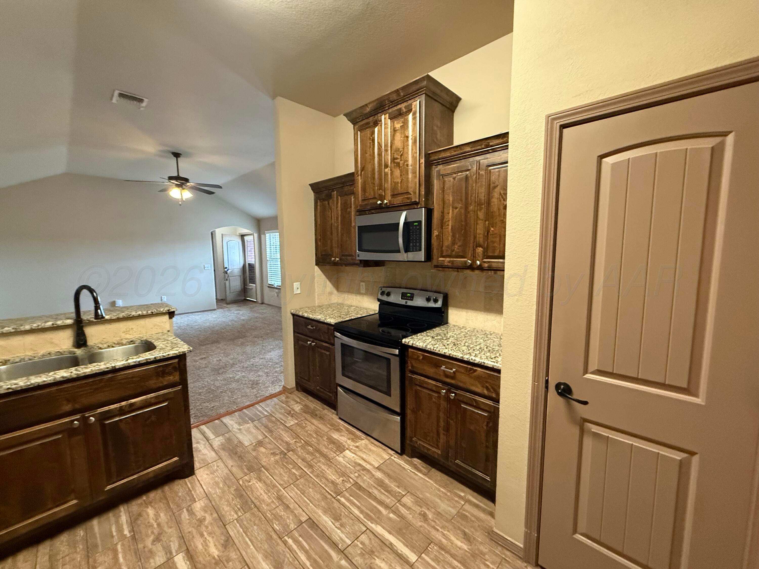 4501 Katharina Court Amarillo, TX 79110 - Photo 5 of 19 Kitchen