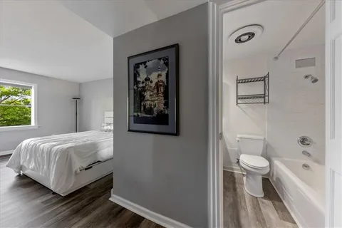 $189,000 | 4550 Warwick Boulevard, Unit 213, Kansas City, MO 64111
