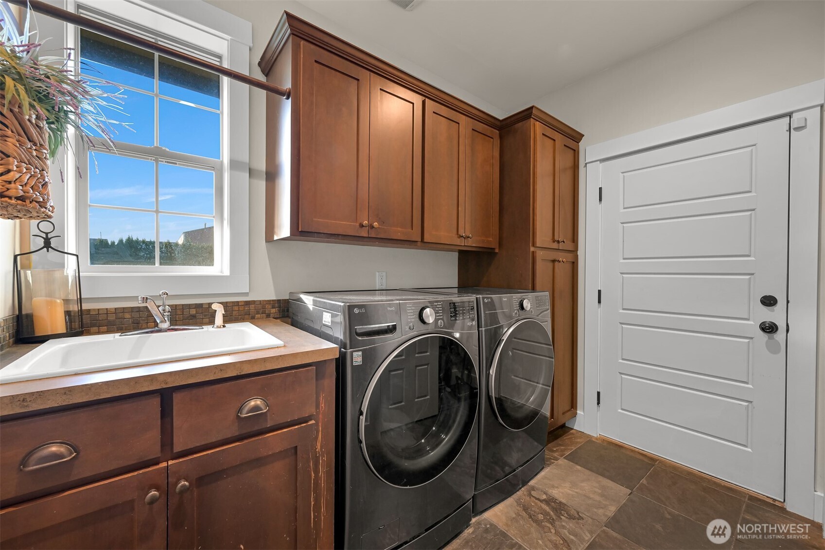 109 West 2nd Street Nooksack, WA 98276 - Photo 17 of 36 a utility room with dryer and washer