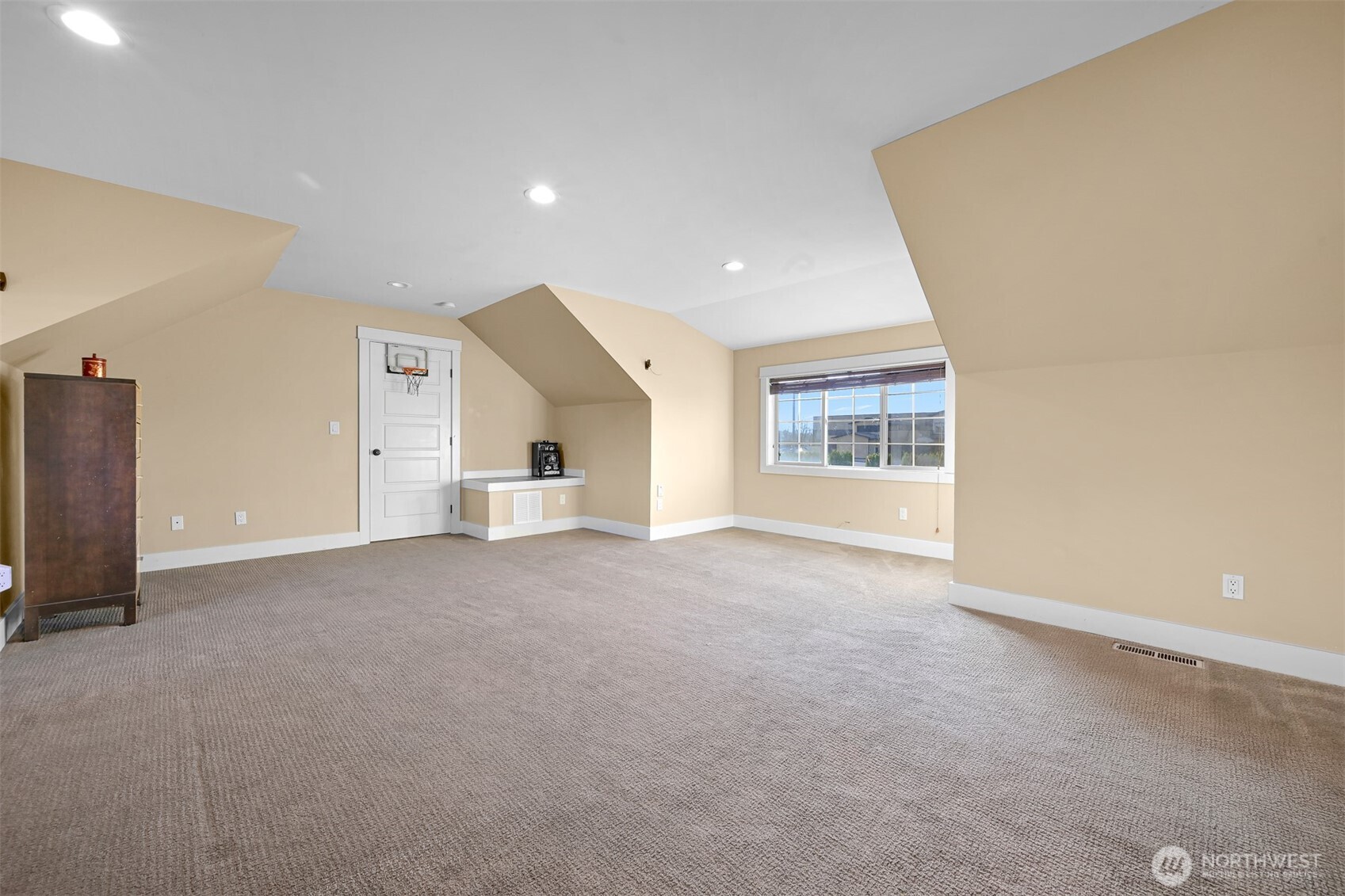 109 West 2nd Street Nooksack, WA 98276 - Photo 28 of 36 a view of empty room with windows