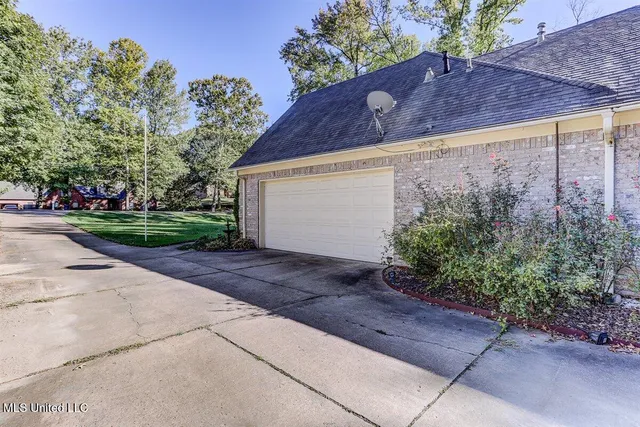 $435,000 | 1287 Dogwood Hollow Drive, Nesbit, MS 38651