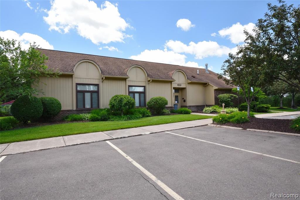 2259 Crystal Drive, Unit 32 Rochester Hills, MI 48309 - Photo 33 of 37