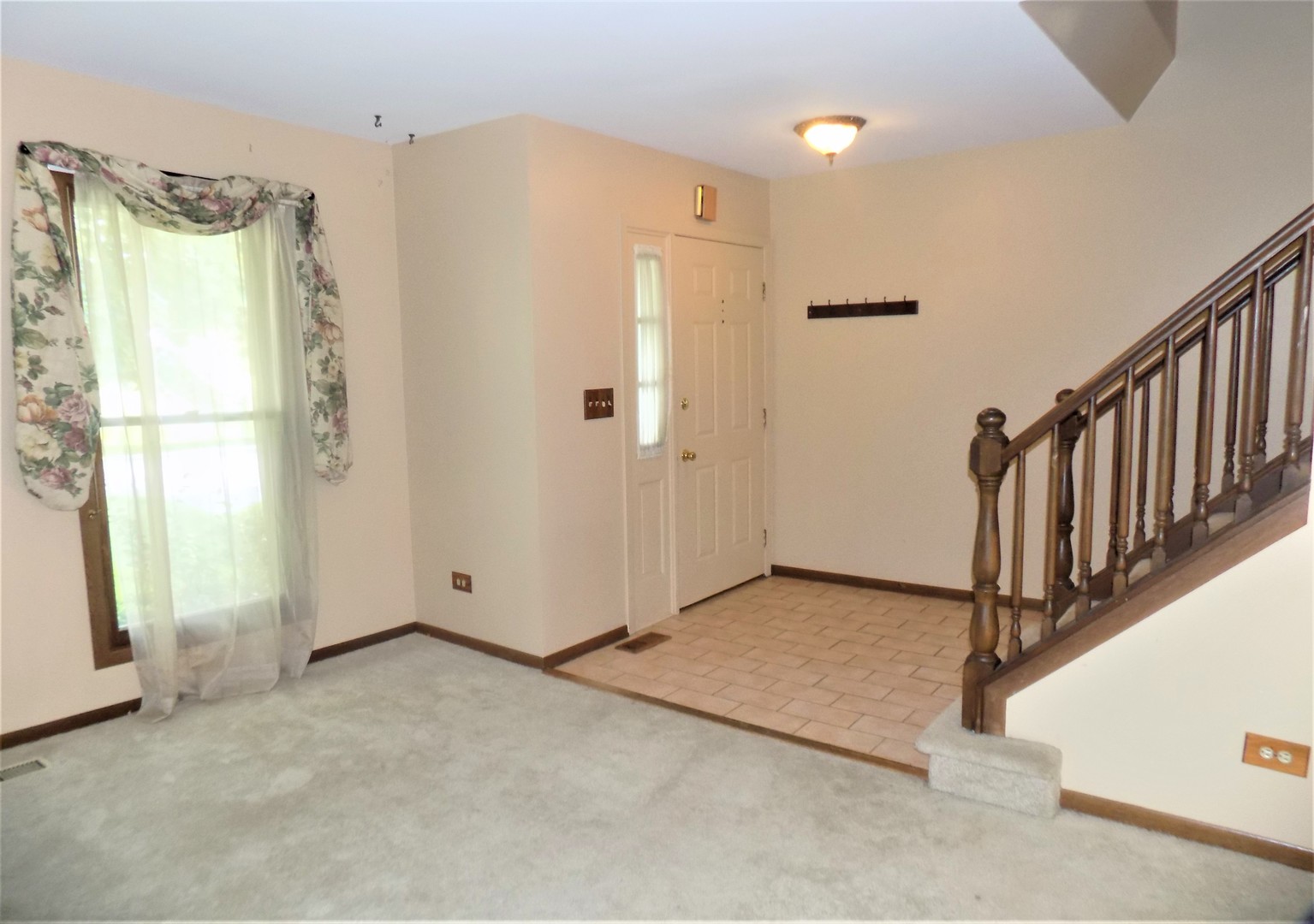 893 Burgess Circle Buffalo Grove, IL 60089 - Photo 2 of 17