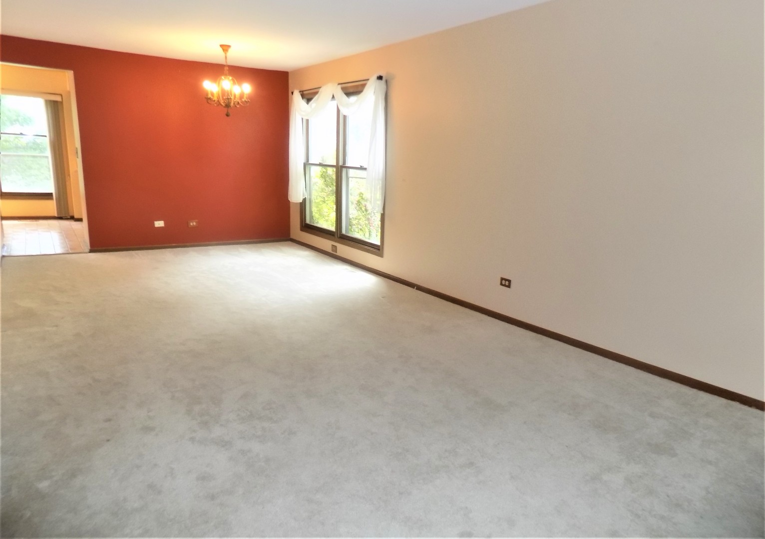 893 Burgess Circle Buffalo Grove, IL 60089 - Photo 4 of 17