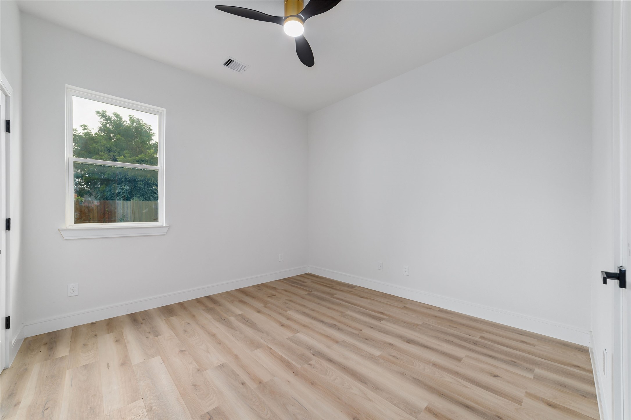 6717 England Street Houston, TX 77021 - Photo 11 of 25 a view of a room with a window
