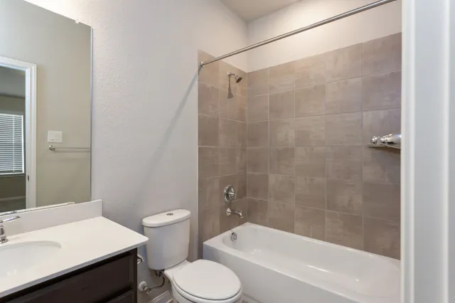 $2,400 | 6915 Lebec, Rosharon, TX 77583