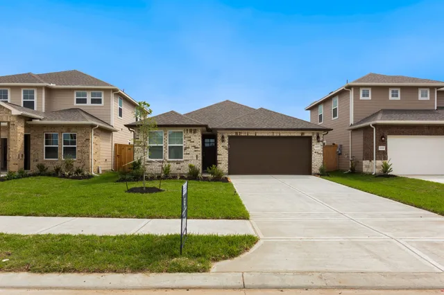 $2,400 | 6915 Lebec, Rosharon, TX 77583