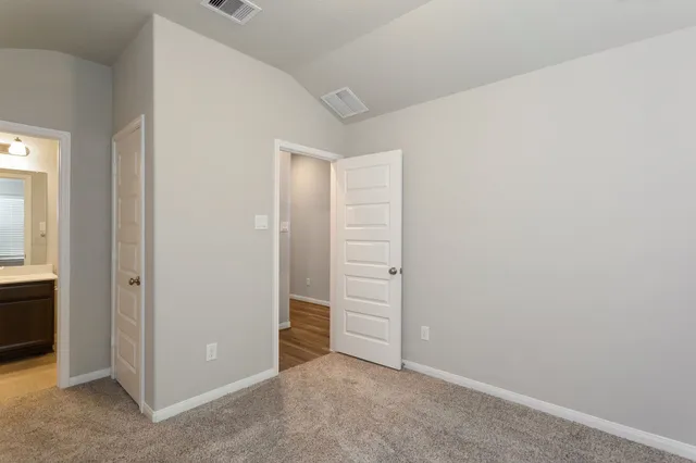 $2,400 | 6915 Lebec, Rosharon, TX 77583