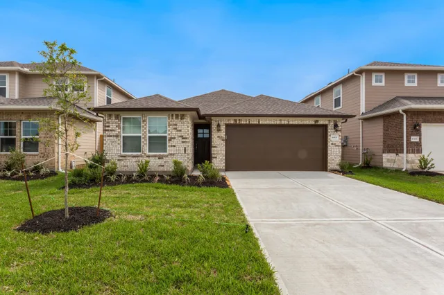 $2,400 | 6915 Lebec, Rosharon, TX 77583