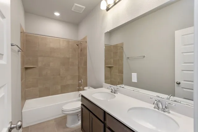 $2,400 | 6915 Lebec, Rosharon, TX 77583