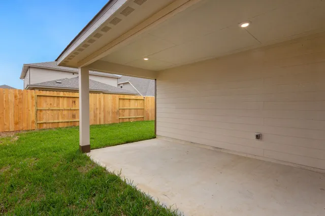 $2,400 | 6915 Lebec, Rosharon, TX 77583