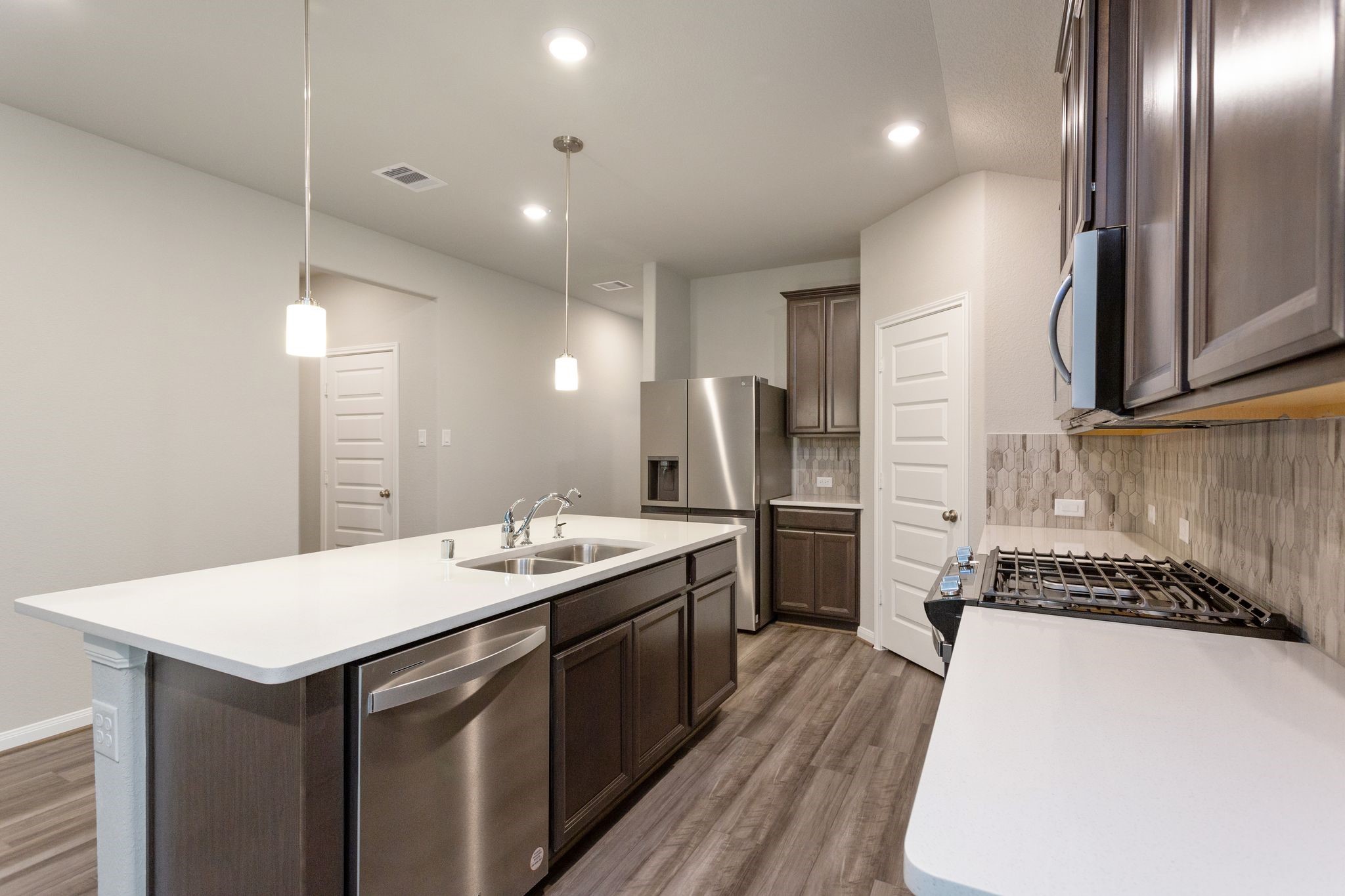 6915 Lebec Rosharon, TX 77583 - Photo 6 of 39