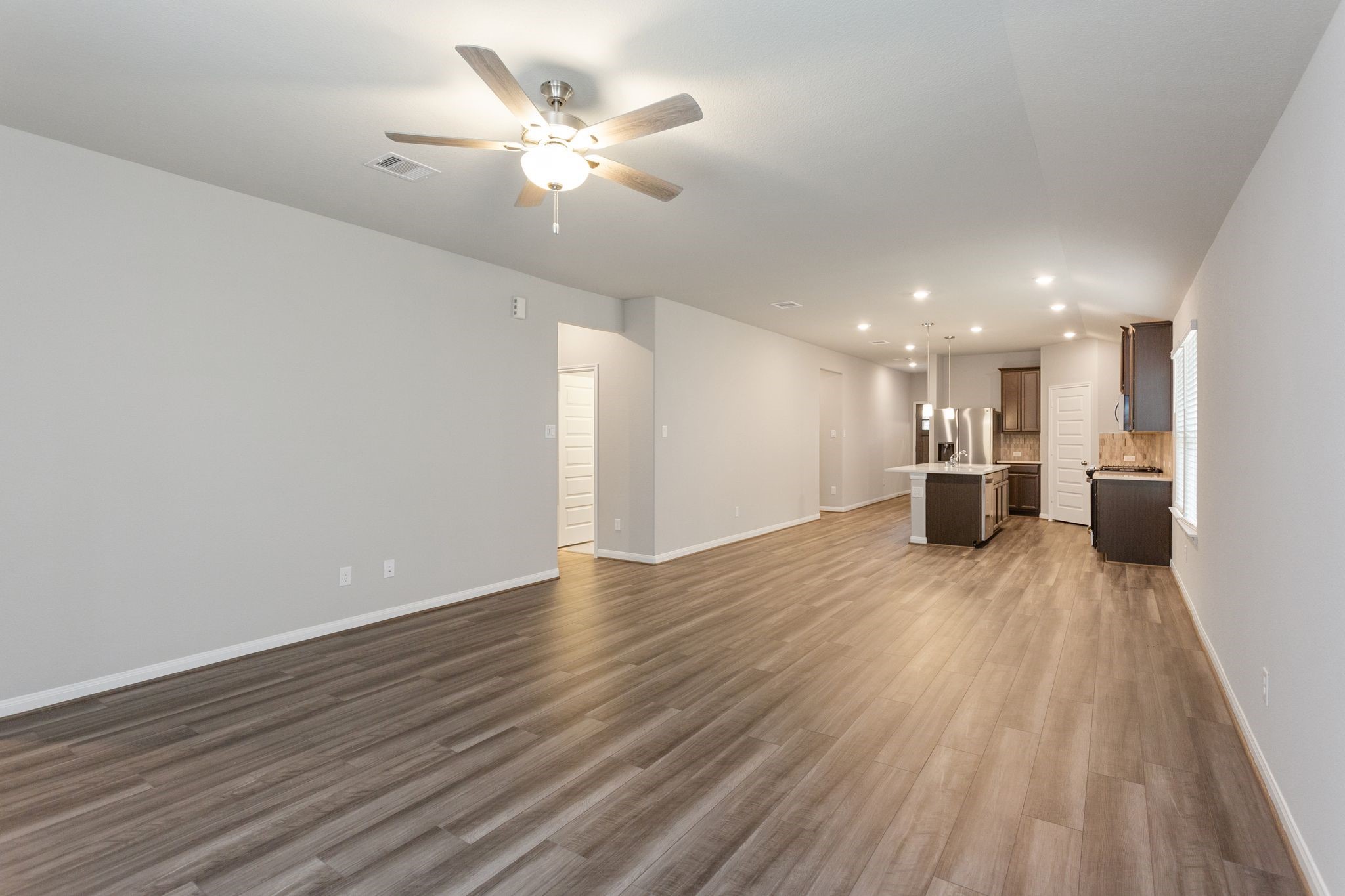 6915 Lebec Rosharon, TX 77583 - Photo 7 of 39