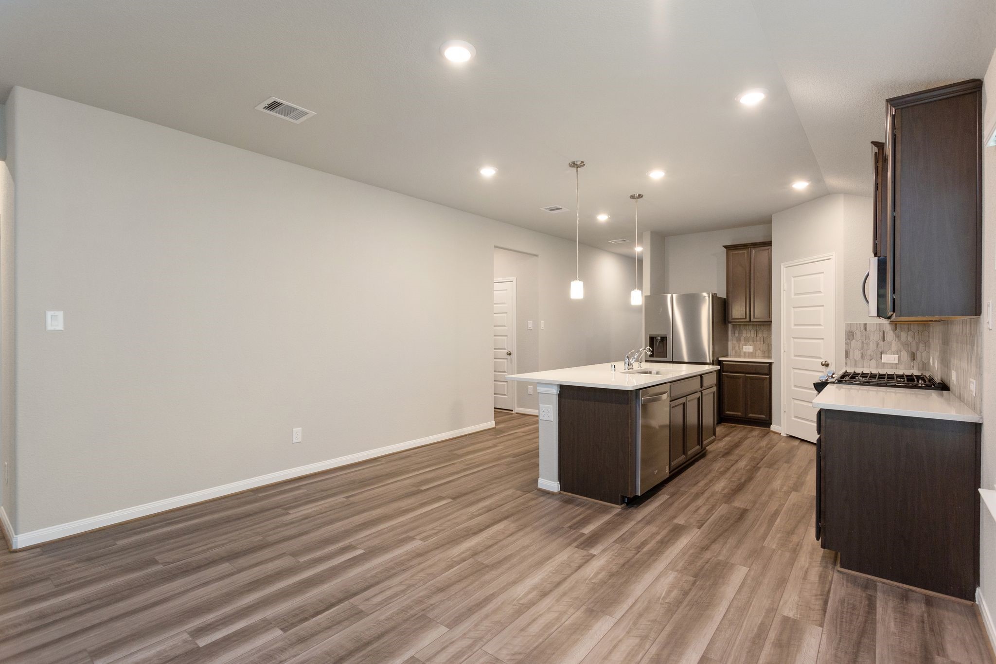 6915 Lebec Rosharon, TX 77583 - Photo 8 of 39