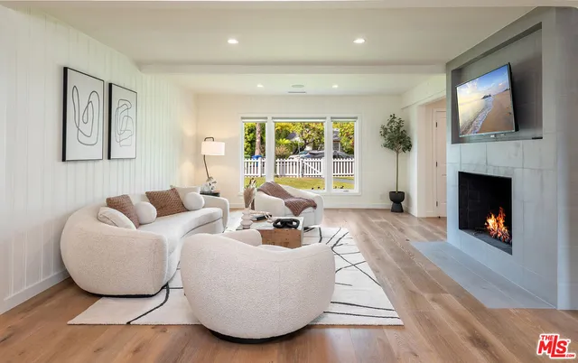 $12,100 | 527 South Bentley Avenue, Los Angeles, CA 90049