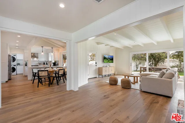 $12,100 | 527 South Bentley Avenue, Los Angeles, CA 90049