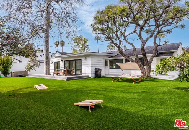 $12,100 | 527 South Bentley Avenue, Los Angeles, CA 90049