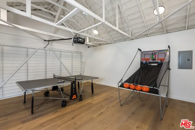 $12,100 | 527 South Bentley Avenue, Los Angeles, CA 90049