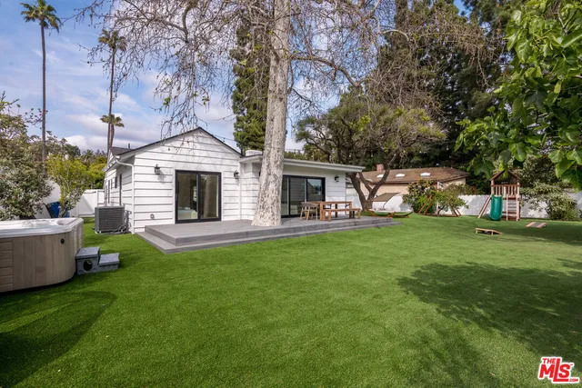 $12,100 | 527 South Bentley Avenue, Los Angeles, CA 90049