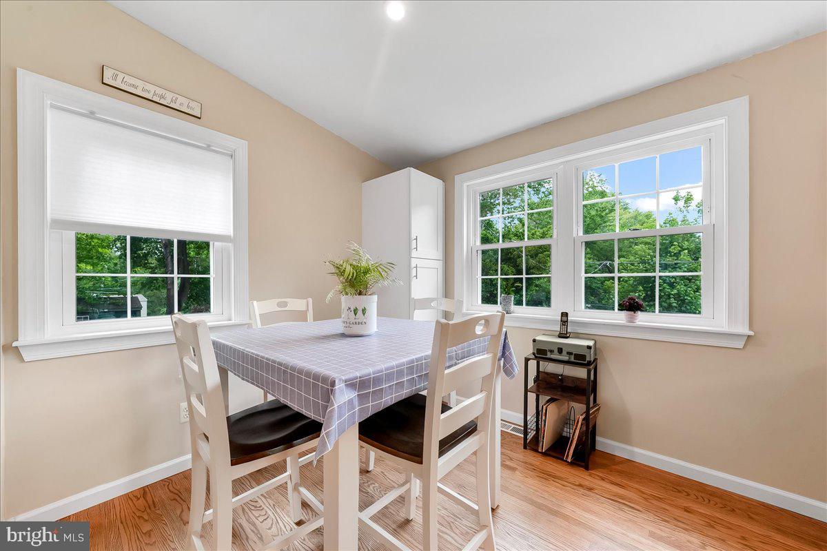 345 Holt Lane Springfield, PA 19064 - Photo 11 of 38 Bright and inviting dining nook.