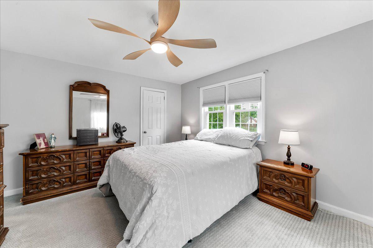 345 Holt Lane Springfield, PA 19064 - Photo 23 of 38 Primary bedroom with ceiling fan