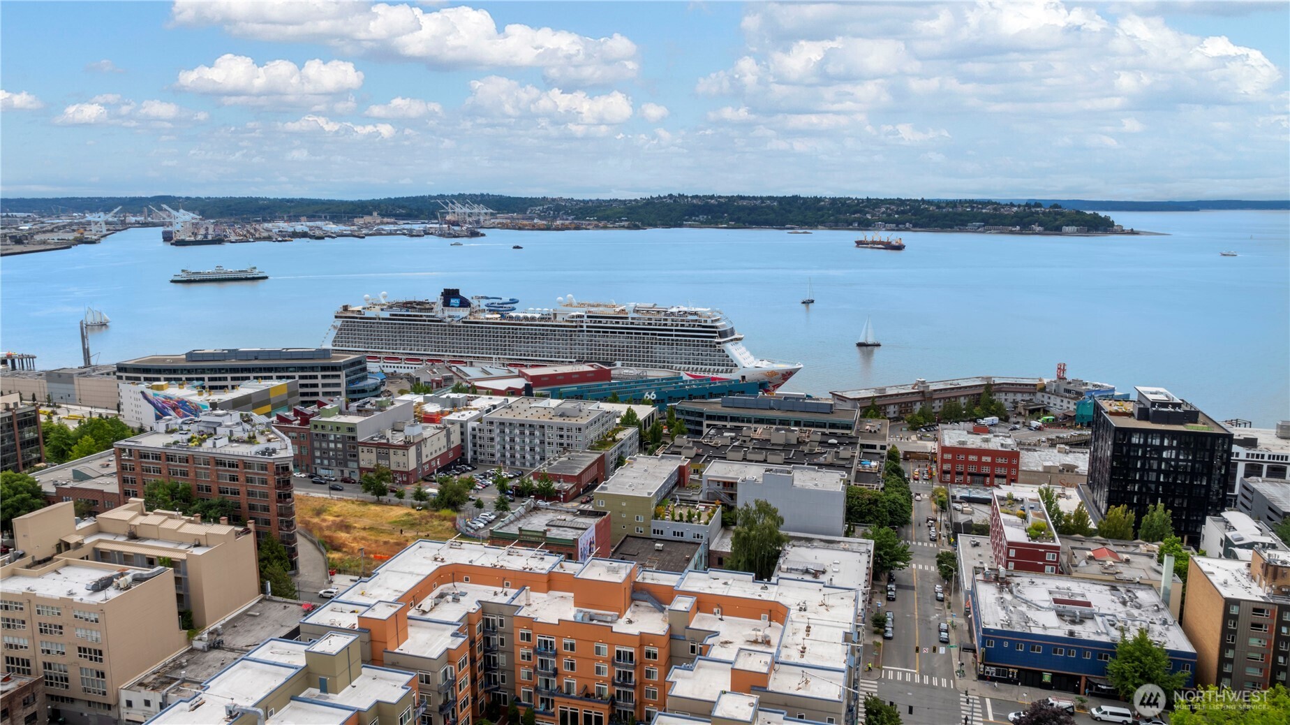 2440 Western Avenue, Unit 807 Seattle, WA 98121 - Photo 2 of 32 a view of a city
