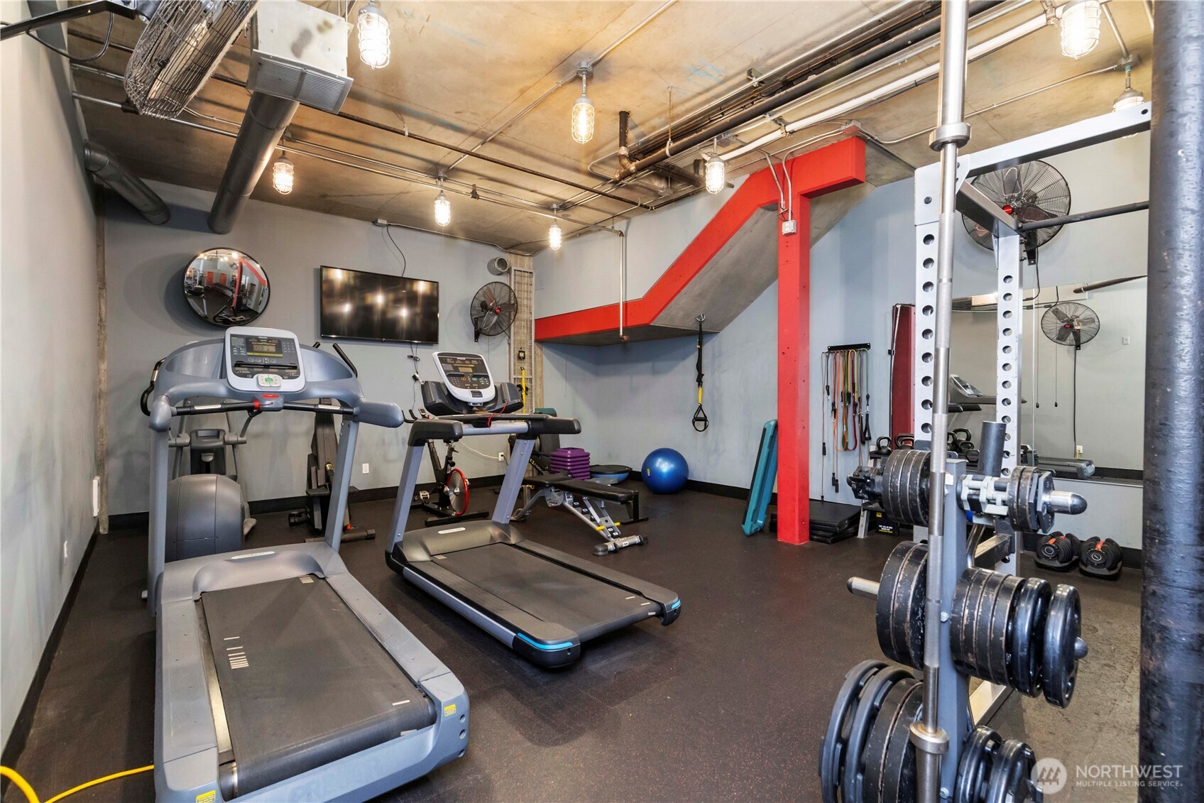 2440 Western Avenue, Unit 807 Seattle, WA 98121 - Photo 27 of 32 a room with gym equipment