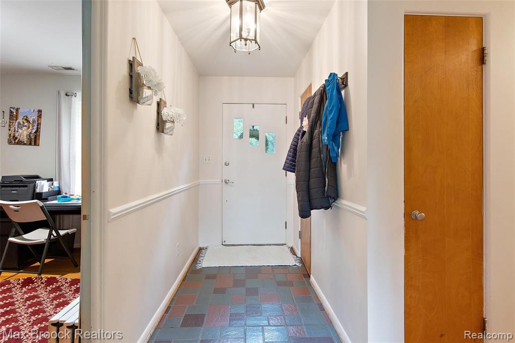 4059 Lincoln Road Bloomfield Hills, MI 48301 - Photo 5 of 19