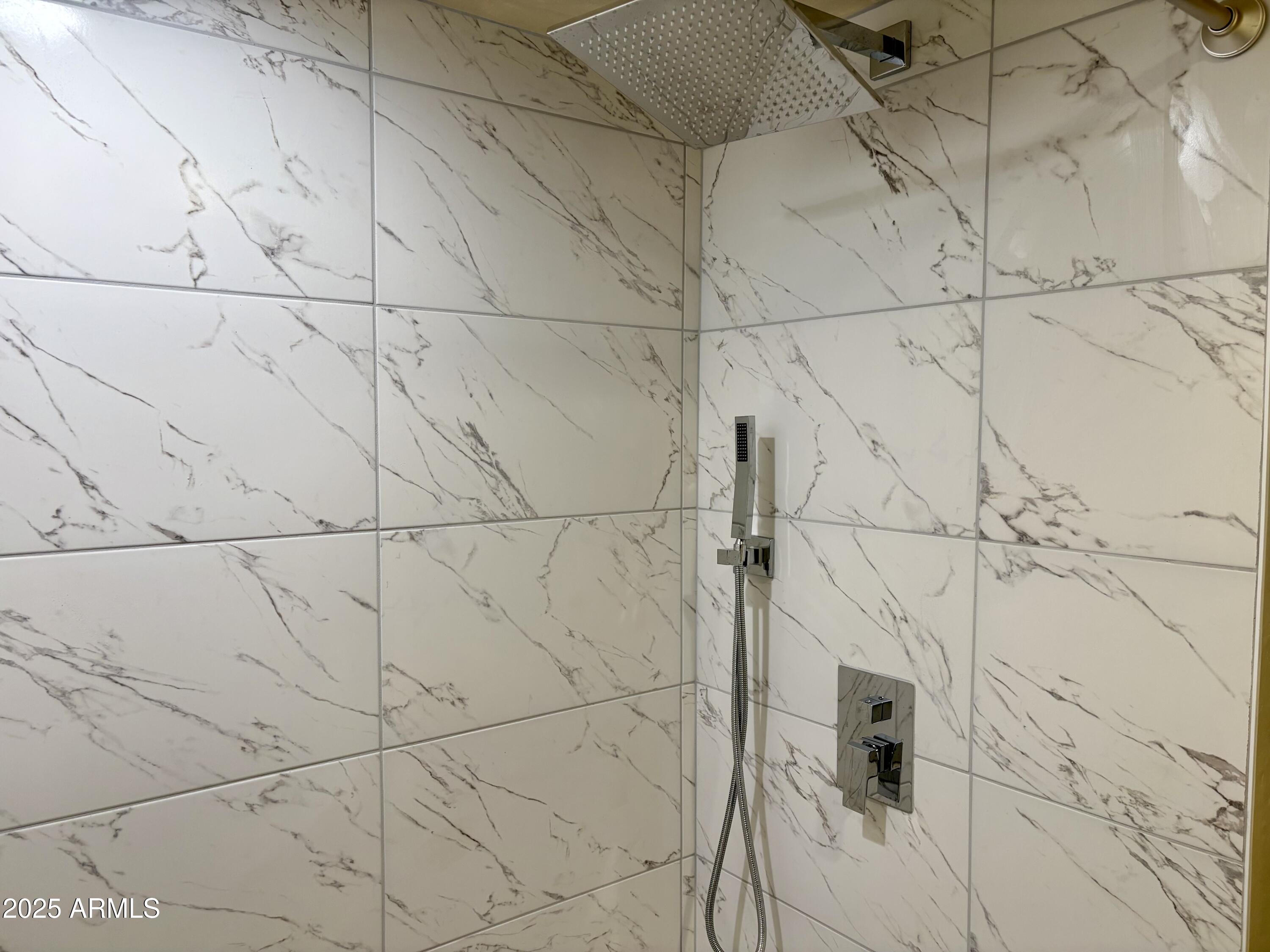 533 West Guadalupe Road, Unit 1122 Mesa, AZ 85210 - Photo 13 of 24 a bathroom with a shower