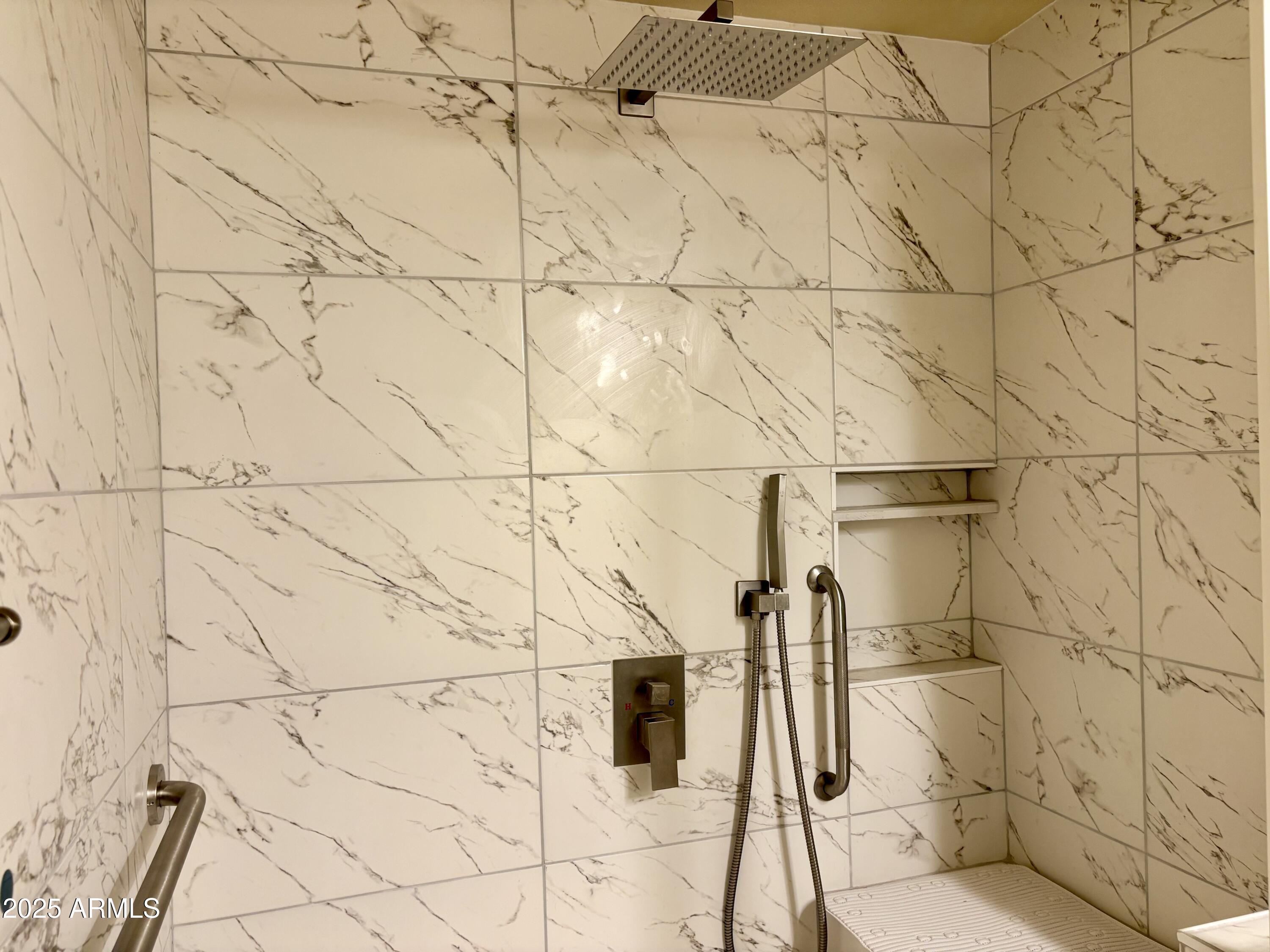 533 West Guadalupe Road, Unit 1122 Mesa, AZ 85210 - Photo 19 of 24 a bathroom with a shower