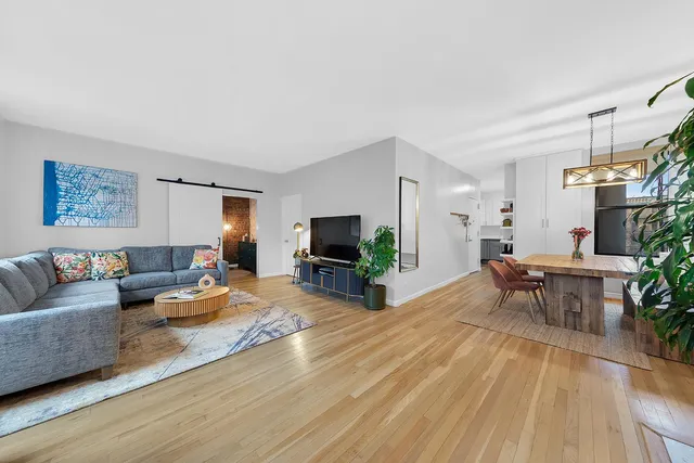 $1,100,000 | 203 West 102nd Street, Unit 5F | Upper West Side