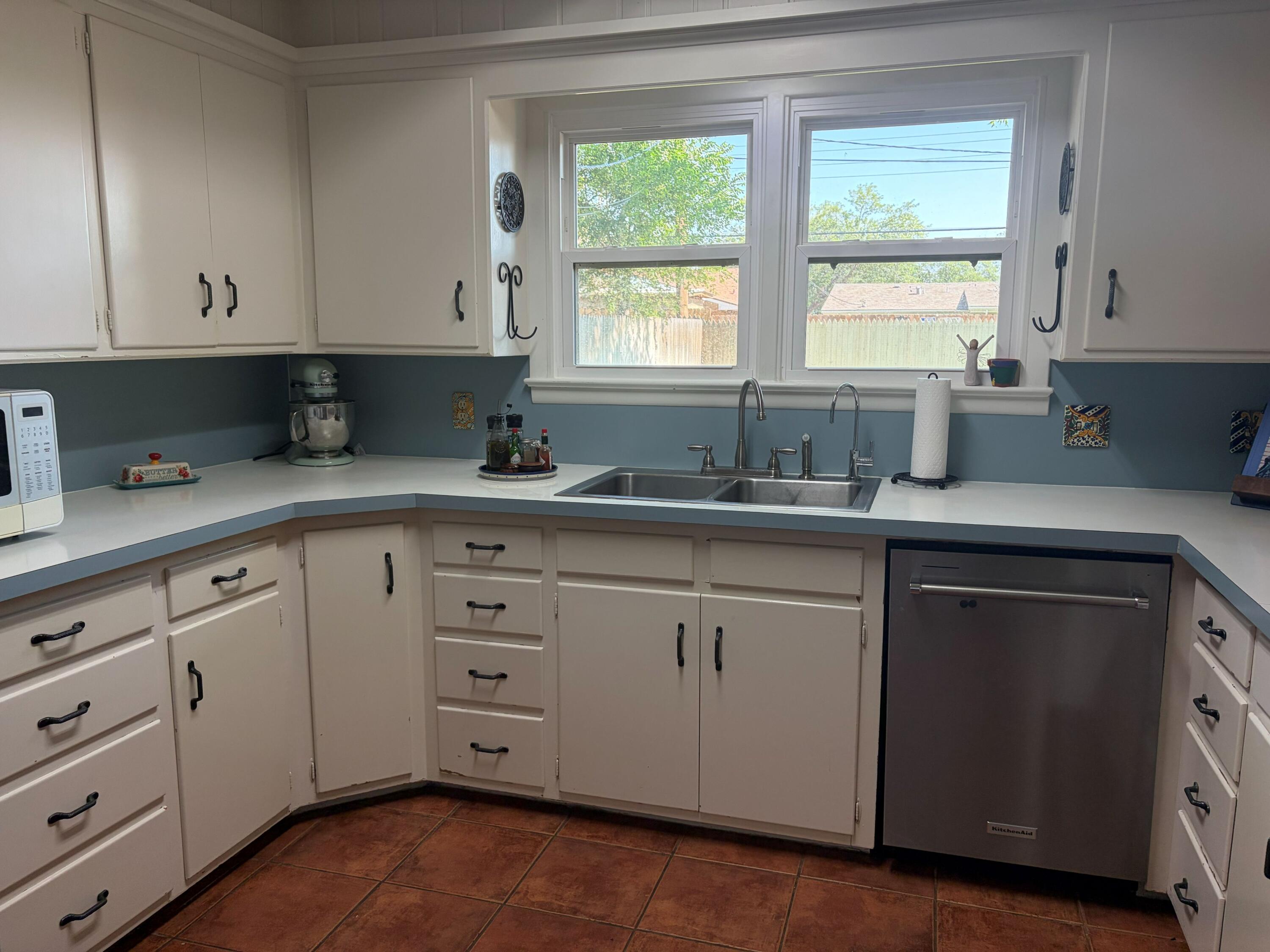 2108 55th Street Lubbock, TX 79412 - Photo 6 of 24 kitchen