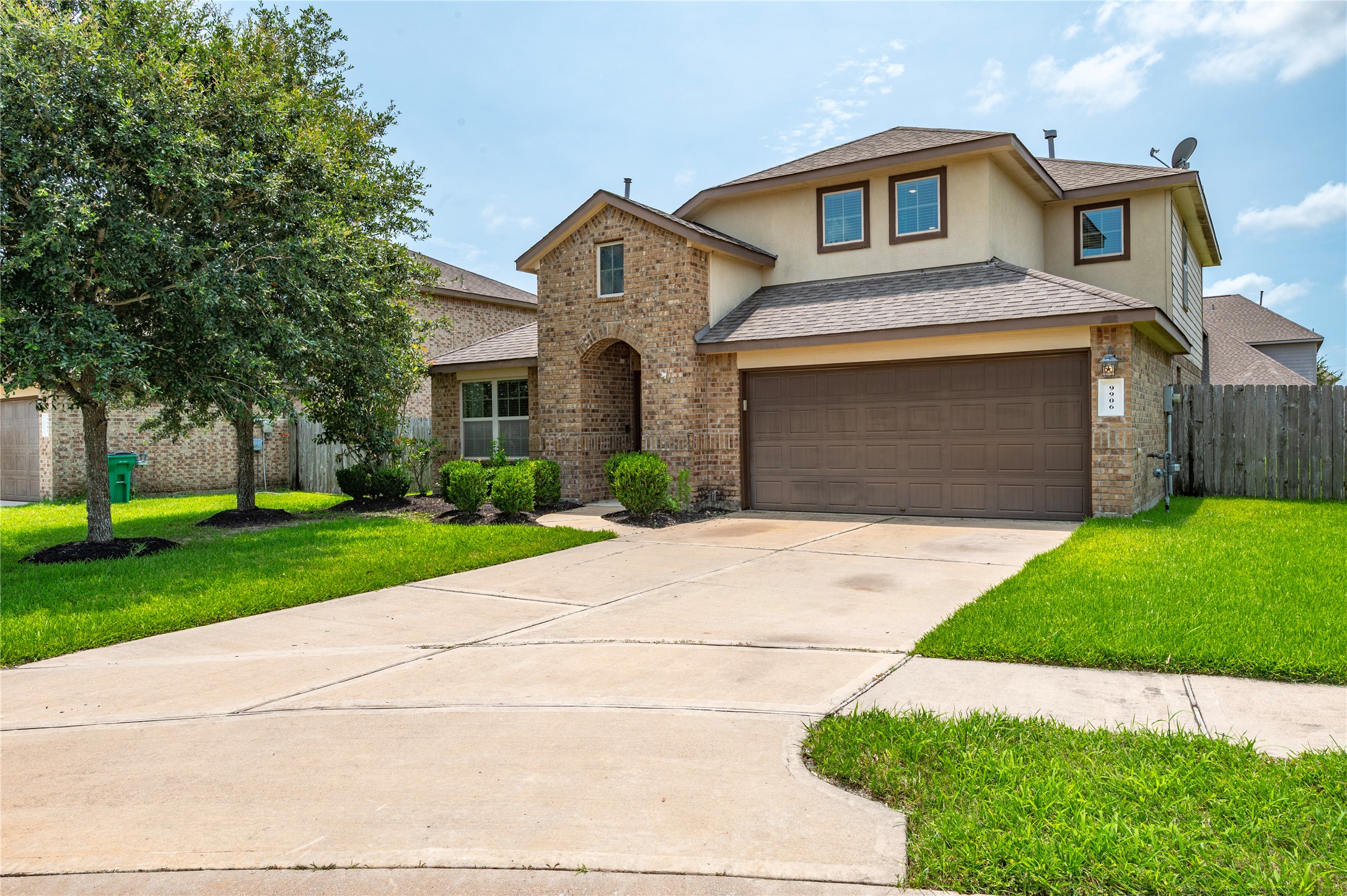 9906 Bezeled Cir Lane Rosharon, TX 77583 - Photo 2 of 26