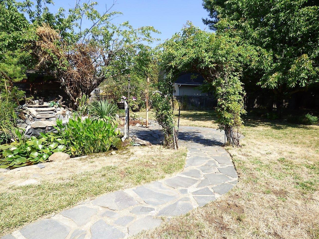 822 West Harbeck Road Grants Pass, OR 97527 - Photo 7 of 40 Rock pathway in backyard - Southern Ore
