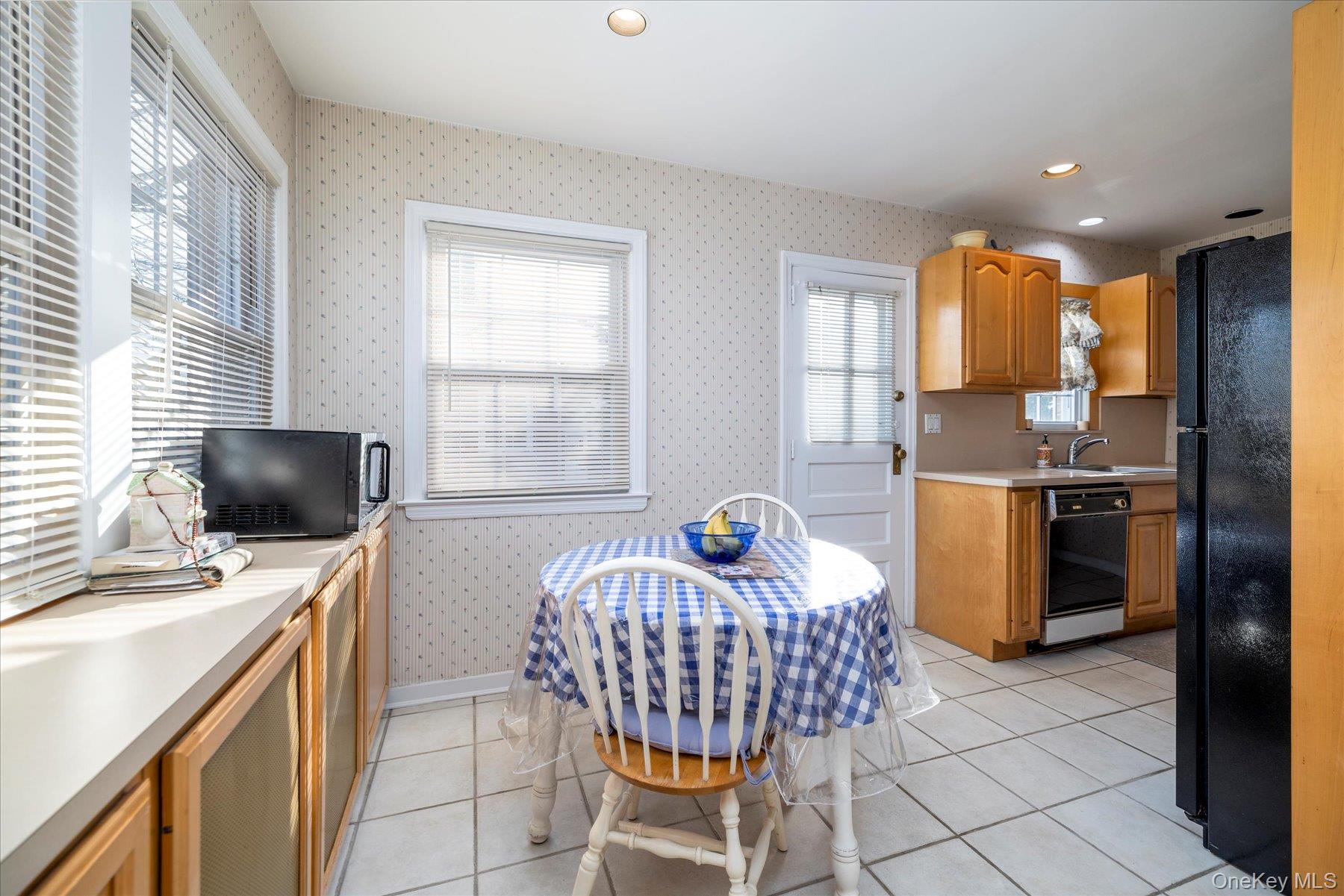 148 Amherst Road Valley Stream, NY 11581 - Photo 6 of 23