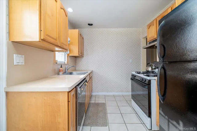 $835,000 | 148 Amherst Road, Valley Stream, NY 11581