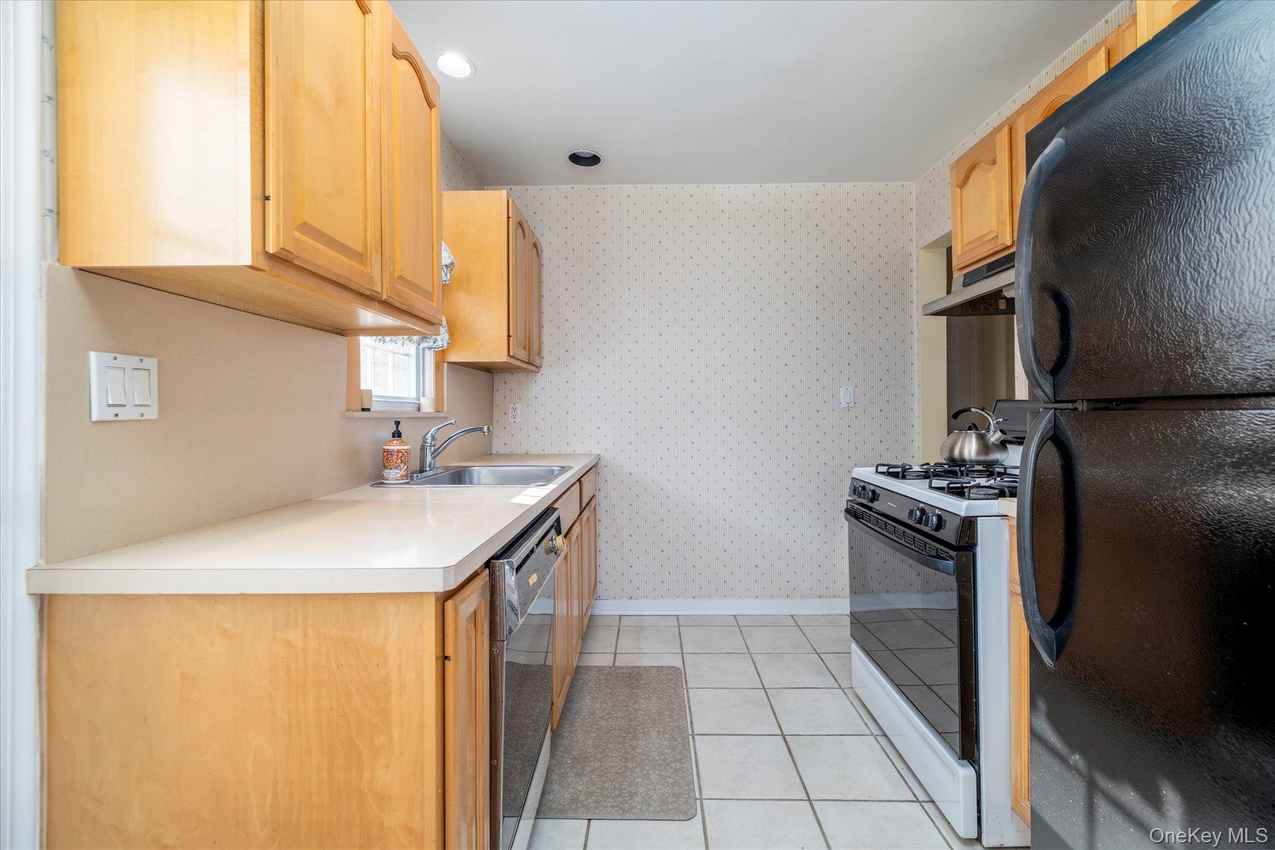 148 Amherst Road Valley Stream, NY 11581 - Photo 7 of 23