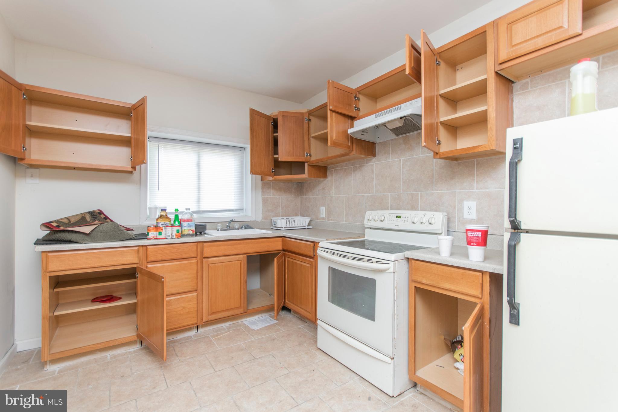 6525 Saybrook Avenue Philadelphia, PA 19142 - Photo 4 of 17