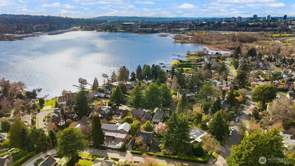 $3,960,000 | 3530 West Laurelhurst Drive Northeast, Seattle, WA 98105
