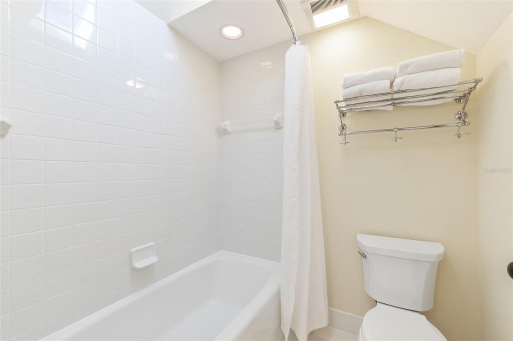 160 1st Street East Boca Grande, FL 33921 - Photo 29 of 43 a bathroom with a toilet and a bathtub