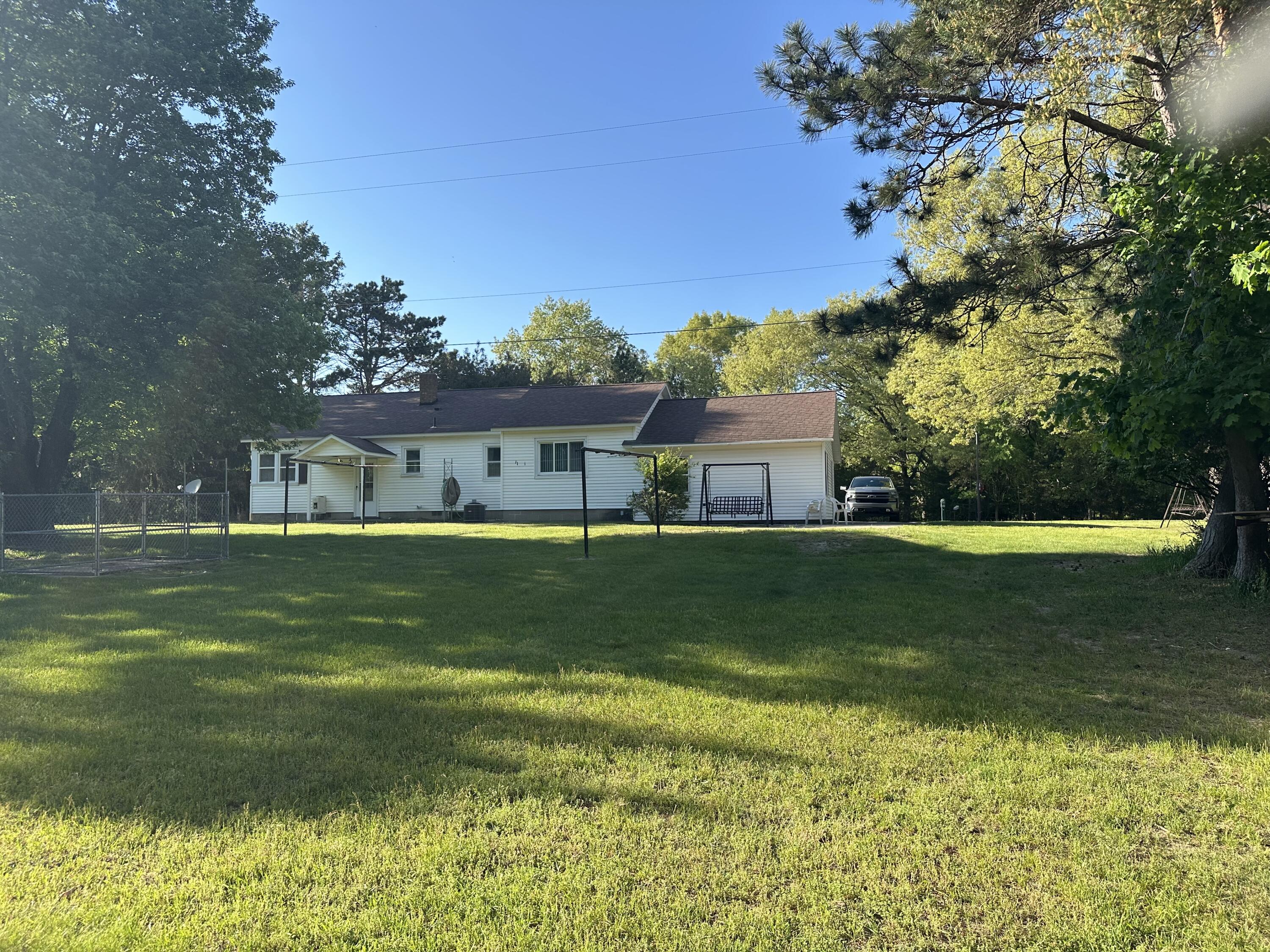 1735 Red Apple Road Manistee, MI 49660 - Photo 5 of 29 IMG_8386